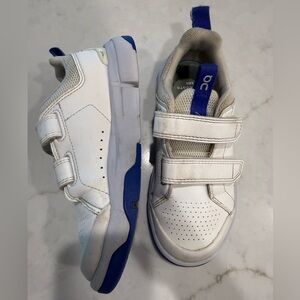 ON shoes Roger kids White and Blue Velcro Athletic Shoes